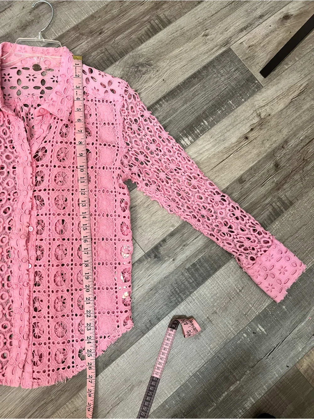 Free People Pink eyelet Button-Down Shirt 100% cotton sz S EUC
